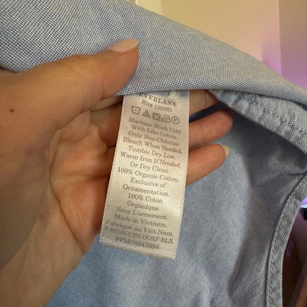 Everlane Light Blue Oxford Shirt - Picture 4 of 4
